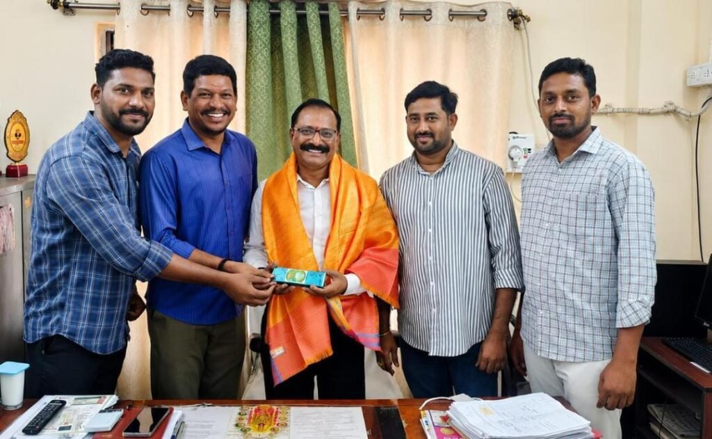 మెట్‌పల్లి మున్సిపల్ కమిషనర్‌కు ఘన సన్మానం