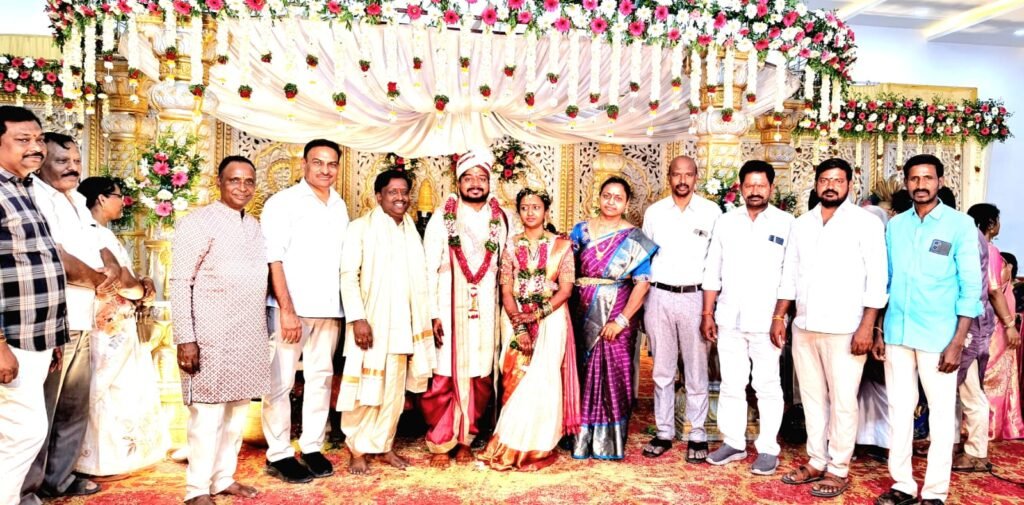 పలు వివాహాది శుభకార్యాల్లో పాల్గొన్న డాక్టర్ రఘు