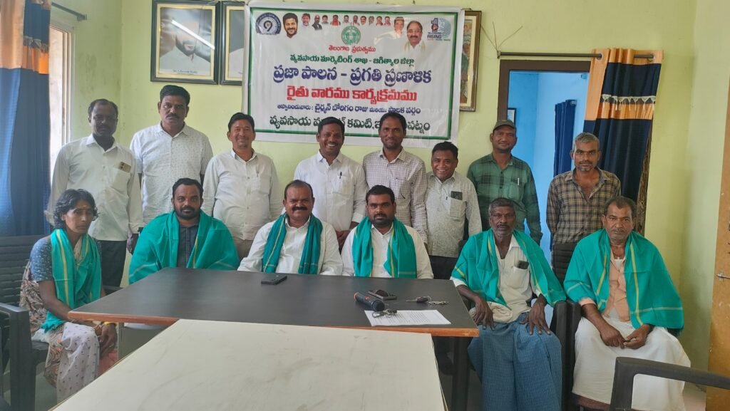 రైతులను సన్మానించిన మార్కెట్ పాలకవర్గం