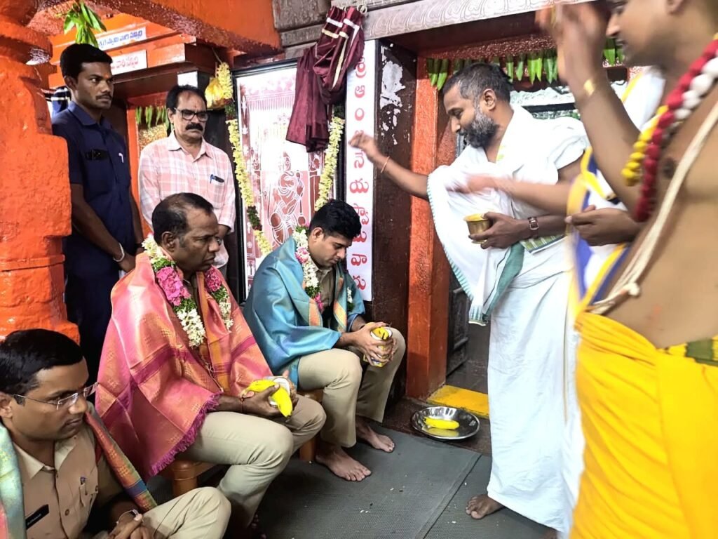 కొండగట్టు ఆంజనేయ స్వామిని దర్శించుకున్న అదనపు ఎస్పీ చేతన్ నితిన్