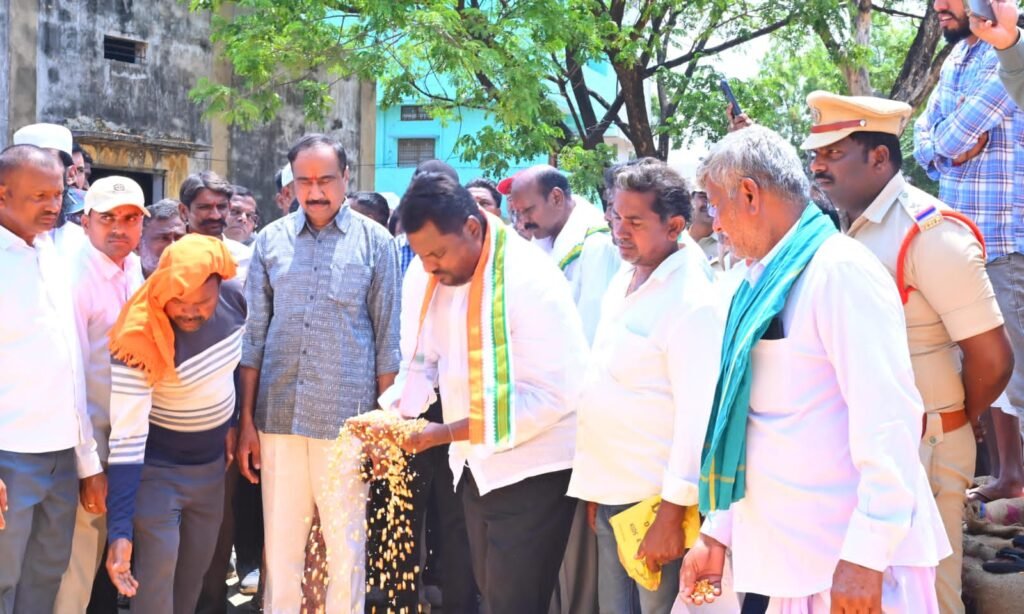 మొక్కజొన్న కొనుగోలు ప్రక్రియ పారదర్శకంగా నిర్వహించాలి