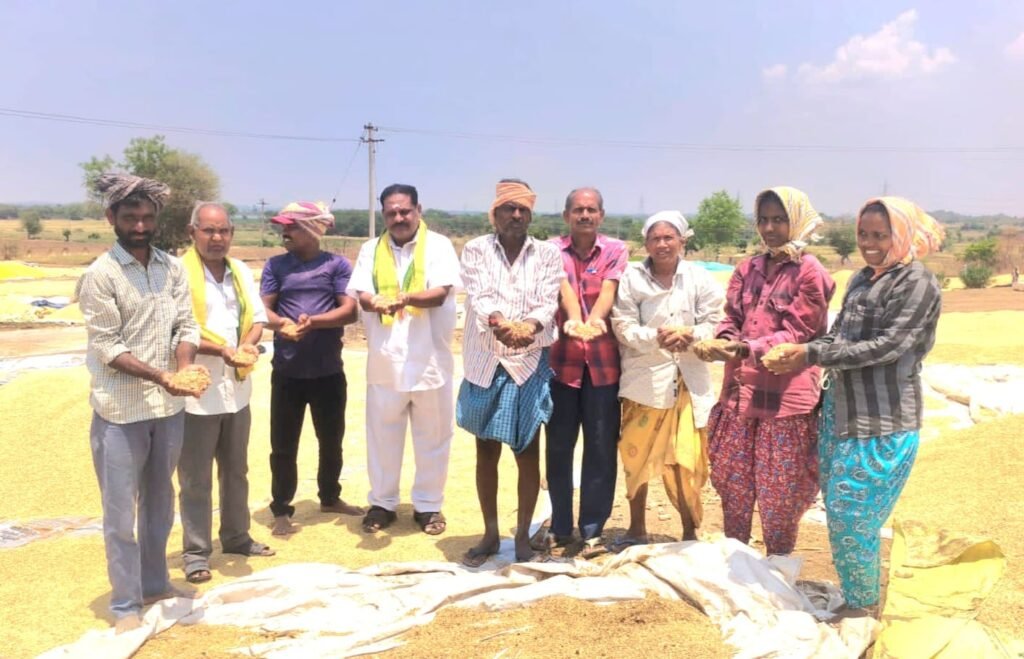 అకాల వర్షాలతో నష్టపోయిన రైతులకు అండగా నిలవాలి: మానుక ప్రవీణ్ కుమార్