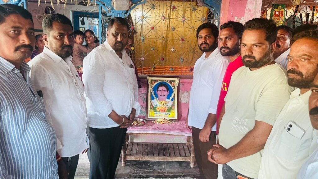 మృతుని కుటుంబాన్ని పరామర్శించిన మంత్రి అడ్లూరి, ఎంపీ వంశీ