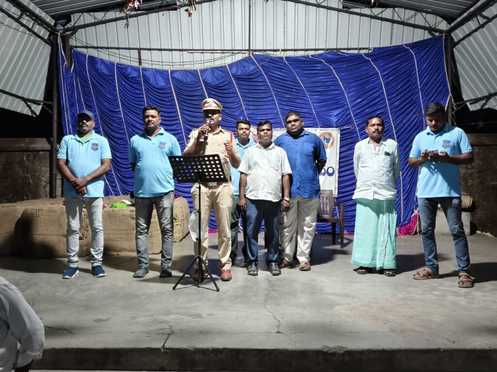 పోలీస్ కళాబృందం చే ట్రాఫిక్,సైబర్ నేరాల పై అవగాహన