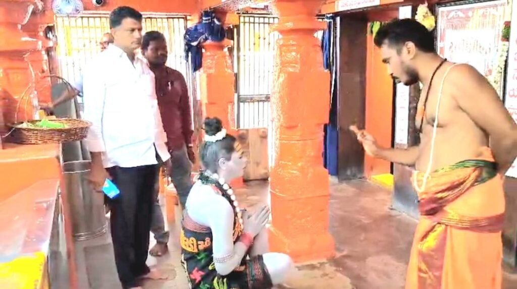 కొండగట్టు ఆంజనేయస్వామిని దర్శించుకున్న అఘోరీ