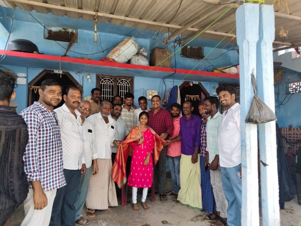 ఉత్తమ విద్యార్థికి గౌడ సంఘం ఆధ్వర్యంలో సన్మానం