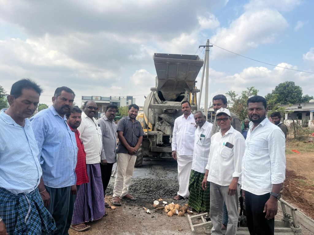 బుగ్గారం మండల కేంద్రంలో సీసీ రోడ్డు పనులకు శ్రీకారం…