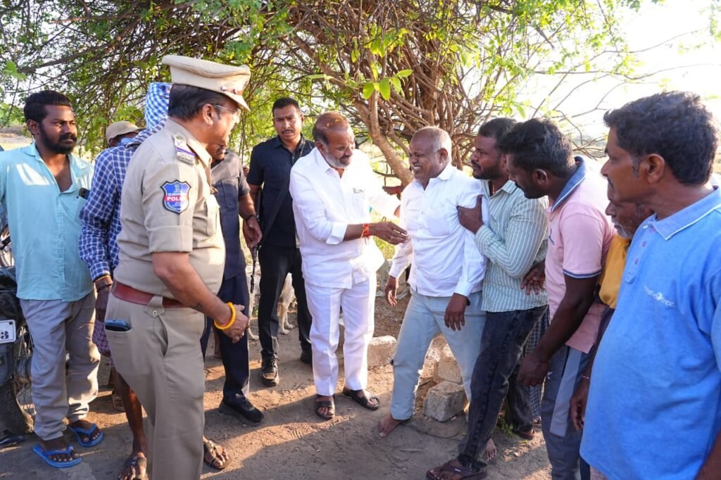 రోడ్డు ప్రమాద బాధితుడికి అండగా నిలిచిన ప్రభుత్వ విప్ ఆది శ్రీనివాస్