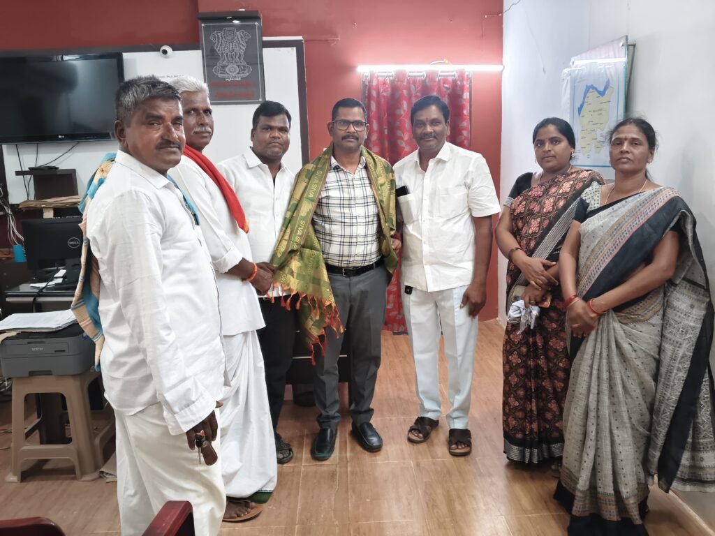 తహసిల్దార్ ను సన్మానించిన రేషన్ డీలర్లు