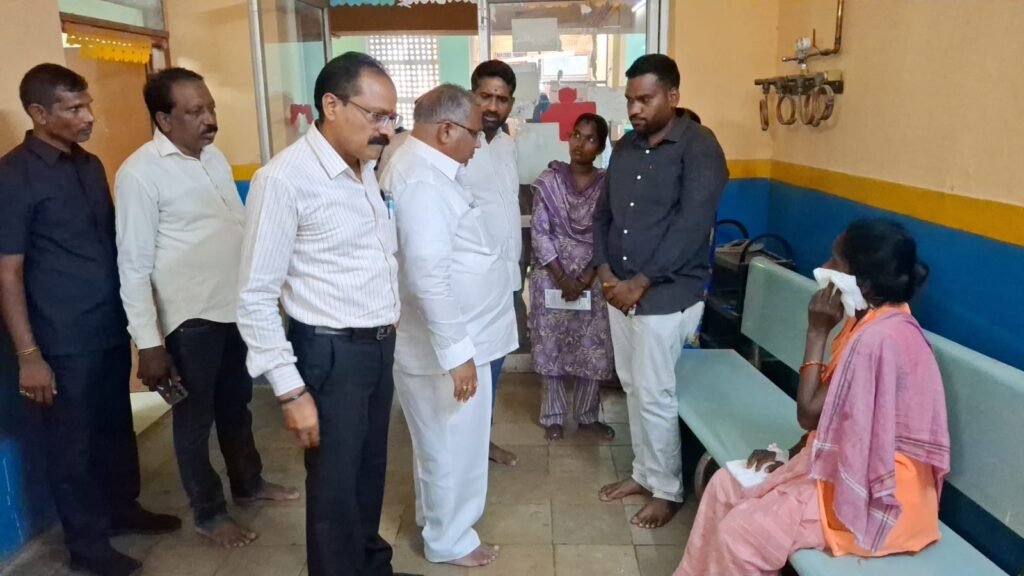 పారిశుధ్య కార్మికురాలికి పరామర్శ