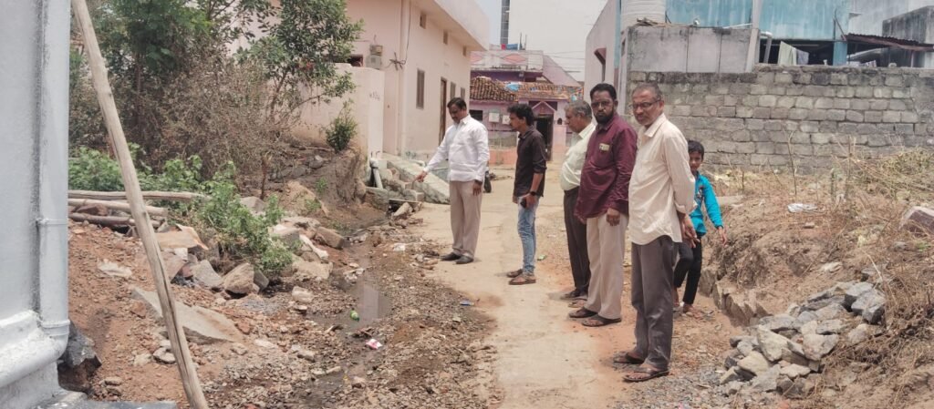 25వ వార్డులో డ్రైనేజ్ సమస్యపై కౌన్సిలర్ స్పందన