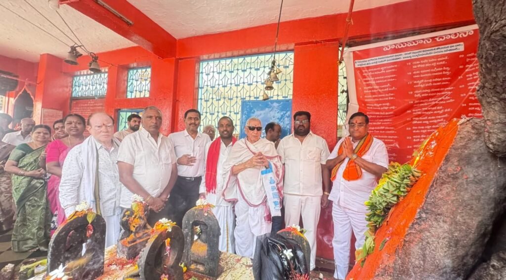 భక్తి భావంతో సాగిన అన్నపూర్ణ అమావాస్య మహా అన్నప్రసాద వితరణ