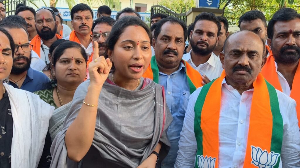 స్థలం కేటాయించడం చేతకాకపోతే.. ఎమ్మెల్యే సంజయ్ వెంటనే రాజీనామా చేయాలి
