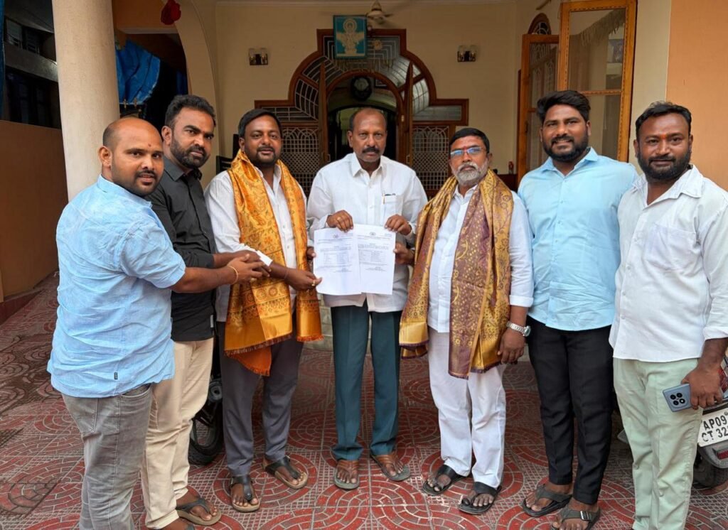 కోరుట్ల టౌన్, మండల కాంగ్రెస్ కమిటీ నూతన అధ్యక్షులుగా తిరుమల గంగాధర్, పన్నాల అంజయ్య నియామకం