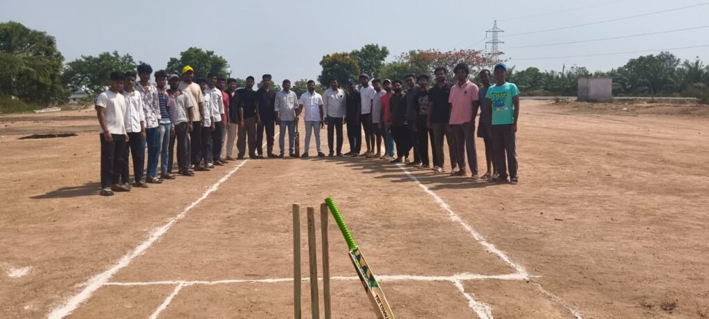 యువకుల ఐక్యతకు క్రీడలు ఎంతో ఉపయోగం: సర్పంచ్ నవీన్