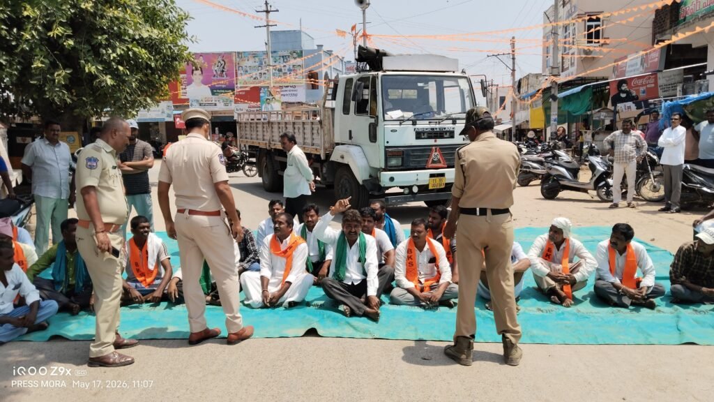 ధాన్యం కొనుగోలులో జాప్యం జిల్లా అధికారుల నిర్లక్ష్యమే