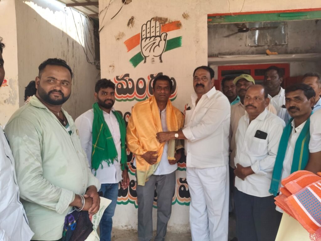 మండల అధ్యక్షుడికి కాంగ్రెస్ నాయకుల ఘన సన్మానం