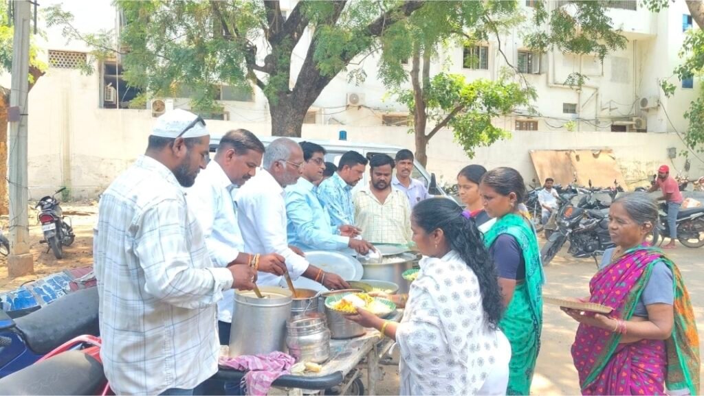 తోటి రిపోర్టర్ జ్ఞాపకార్థం ఐజేయూ ఆధ్వర్యంలో అన్నదాన కార్యక్రమం
