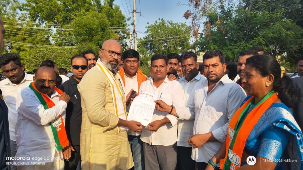 పలు అభివృద్ధి పనుల కోసం యంపి కి వినతిపత్రం అందజేసిన రేగుంట సర్పంచ్