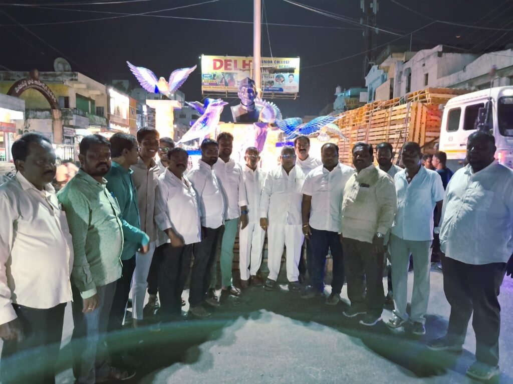 పట్టణాన్ని మరిన్ని హంగులతో అభివృద్ధి చేస్తాం: మున్సిపల్ చైర్మన్ మైలారపు లింబాద్రి