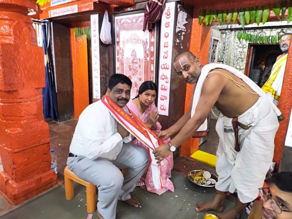 కొండగట్టు అంజన్న సన్నిధిలో జడ్జి నాగేశ్వరరావు ప్రత్యేక పూజలు