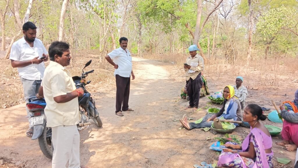ఉపాధి హామీ పనులు పరిశీలించిన సర్పంచ్