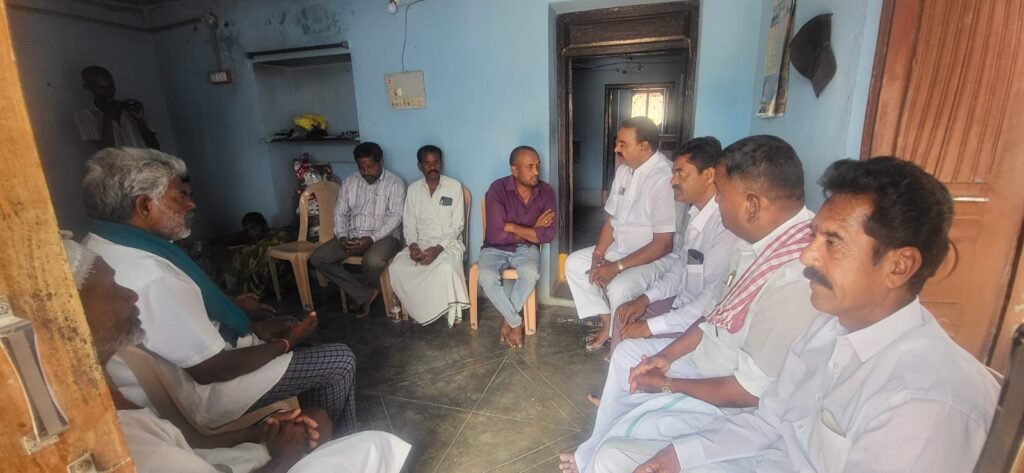 బాధిత కుటుంబాలను పరామర్శించిన మాజీ ఎమ్మెల్యే
