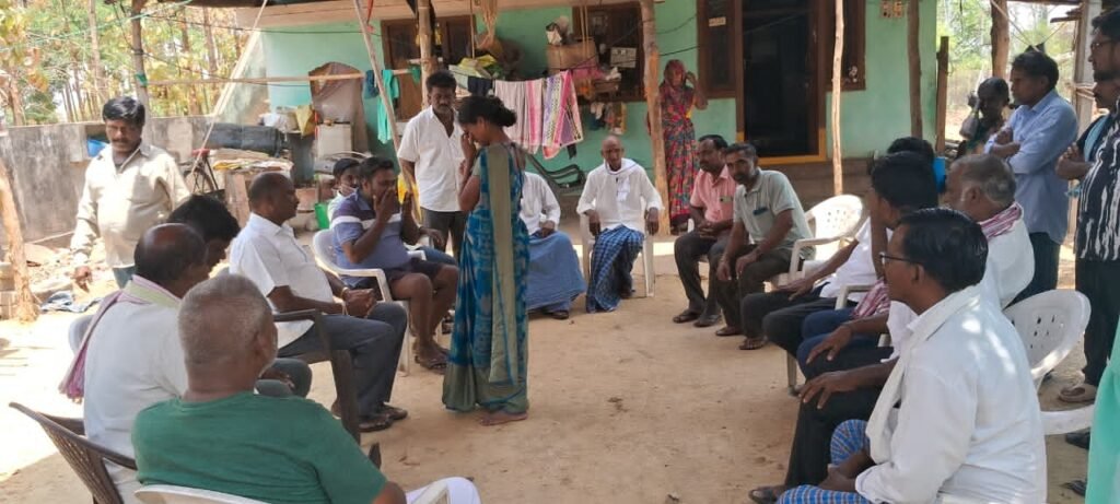 మృతుల కుటుంబాలను పరామర్శించిన పునుగొటి కృష్ణారావు