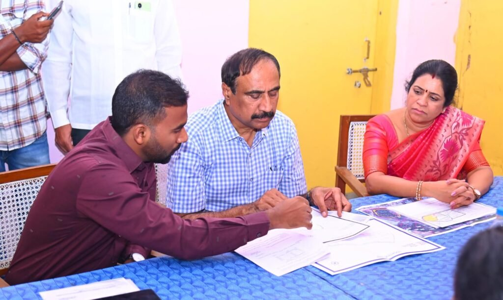 విద్యార్థులకు అన్ని సౌకర్యాలతో ఆధునిక విద్యాసంస్థలు నిర్మిస్తాం