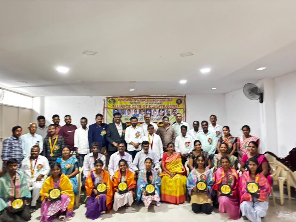 అలయన్స్ క్లబ్ ఆధ్వర్యంలో పది టాపర్లకు ఘన సన్మానం