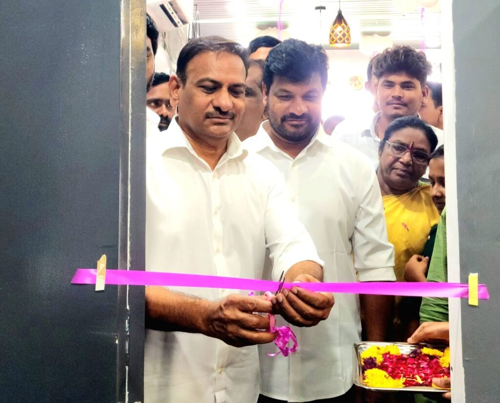 ఖానాపూర్ లో ఇలాంటి బేకరీ షాప్ ప్రారంభించడం గొప్ప విషయం