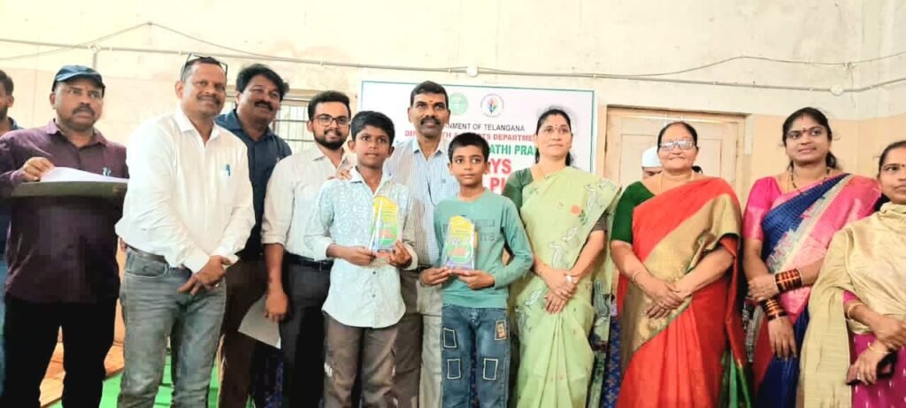 చెస్, బ్యాడ్మింటన్ విజేతలకు అడిషనల్ కలెక్టర్ చేతుల మీదుగా  బహుమతులు ప్రధానం