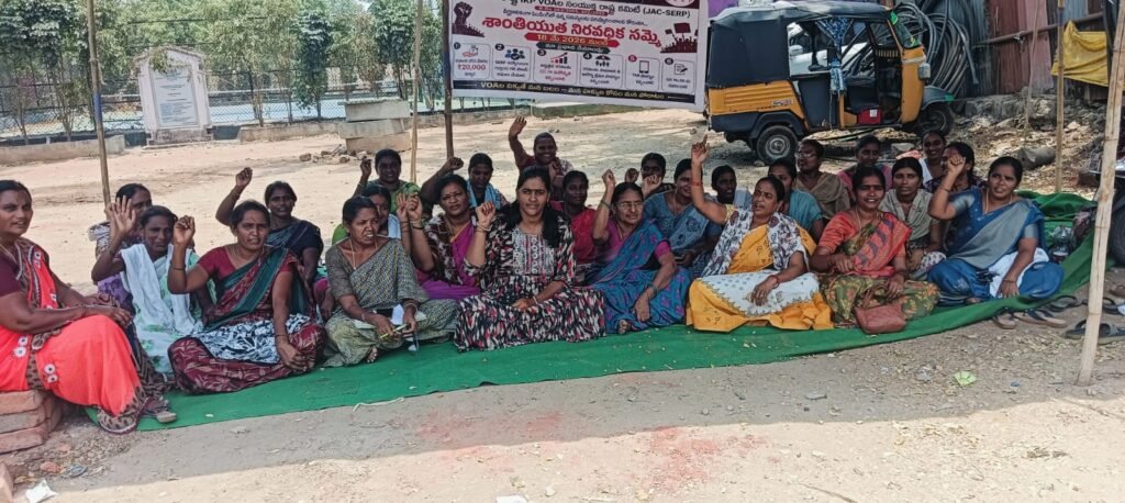 రెండో రోజుకు చేరిన గ్రామ దీపికల సమ్మె