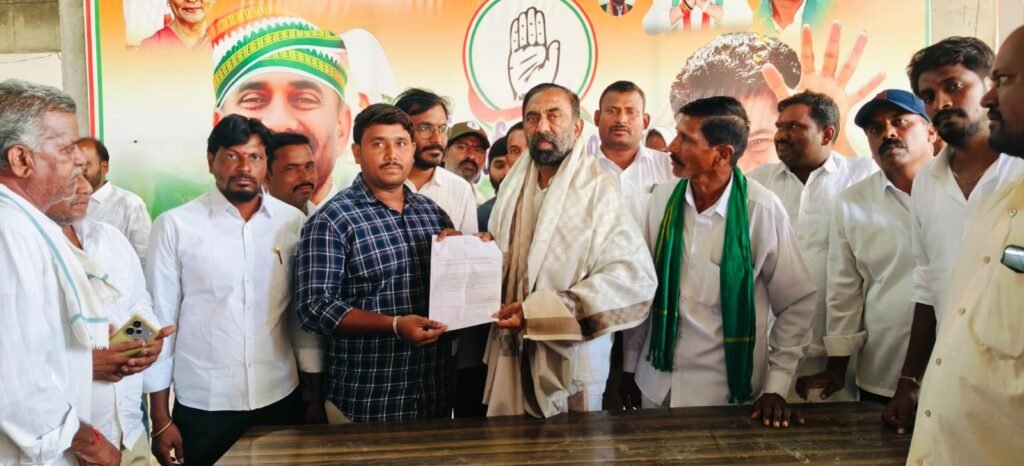 జువ్వాడి నర్సింగరావుని మర్యాదపూర్వకంగా కలిసిన బోసు రాము వడ్డే రాజ్