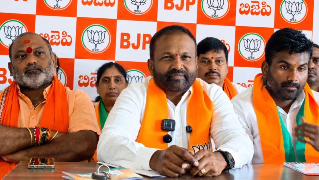 బీసీ మహిళా నాయకురాలిపై వ్యాఖ్యలు మానుకోవాలి