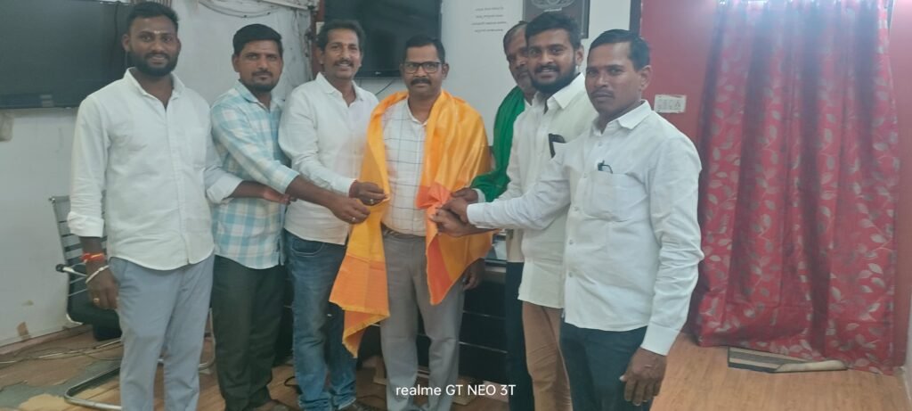తహసిల్దార్ ,ఎంపీడీవో ను ఘనంగా సన్మానించిన ఉప సర్పంచులు
