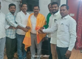 తహసిల్దార్ ,ఎంపీడీవో ను ఘనంగా సన్మానించిన ఉప సర్పంచులు