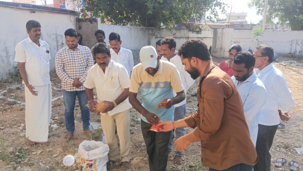 మరుగుదొడ్ల నిర్మాణానికి భూమి పూజ