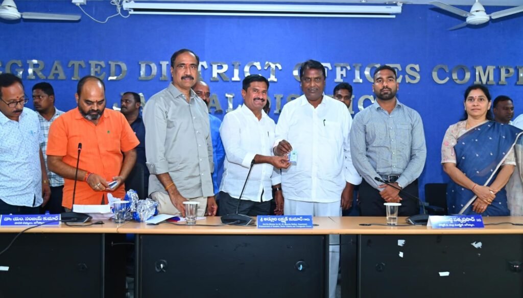 ప్రభుత్వానికి – ప్రజలకు మధ్య వారధి మీడియా
