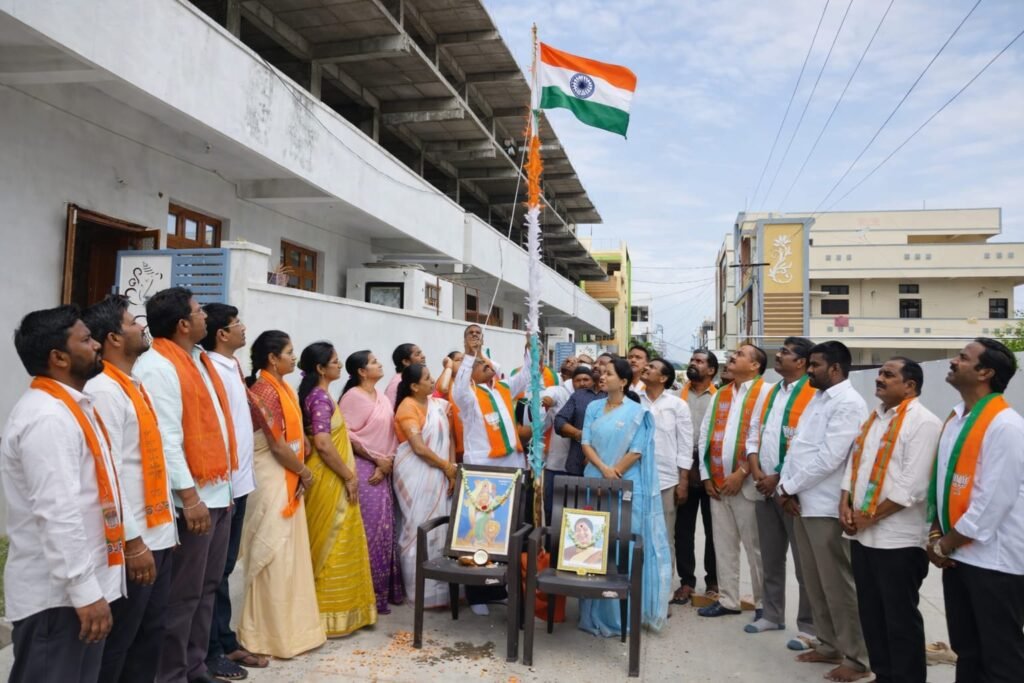 తెలంగాణ అభివృద్ధికి బీజేపీయే ప్రత్యామ్నాయం: రాచకొండ యాదగిరి బాబు, డాక్టర్ భోగ శ్రావణి