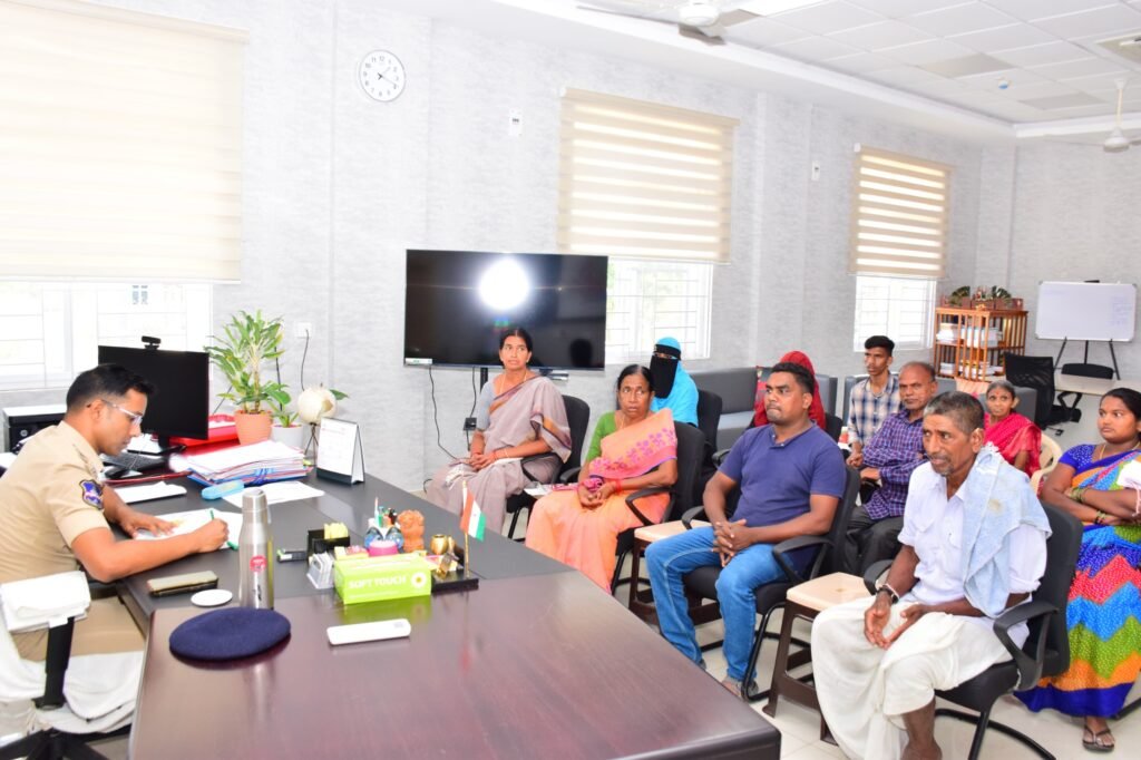 గ్రీవెన్స్ డేలో ప్రజా ఫిర్యాదులను స్వయంగా పరిశీలించిన ఎస్పీ అశోక్ కుమార్