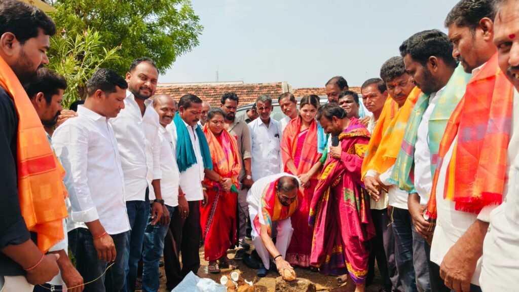 సీసీ రోడ్డు నిర్మాణ పనులకు భూమిపూజ చేసిన జువ్వాడి