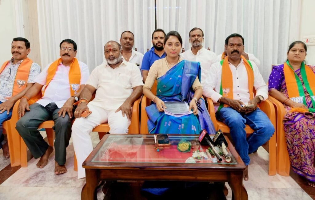 ఎమ్మెల్యే ద్వంద్వ వైఖరిని ప్రజలు గమనిస్తున్నారు…