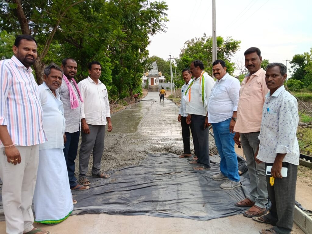 శ్రీ వెంకటేశ్వర దేవస్థానం ఎదురుగా సిసి రోడ్డు పనులు ప్రారంభం