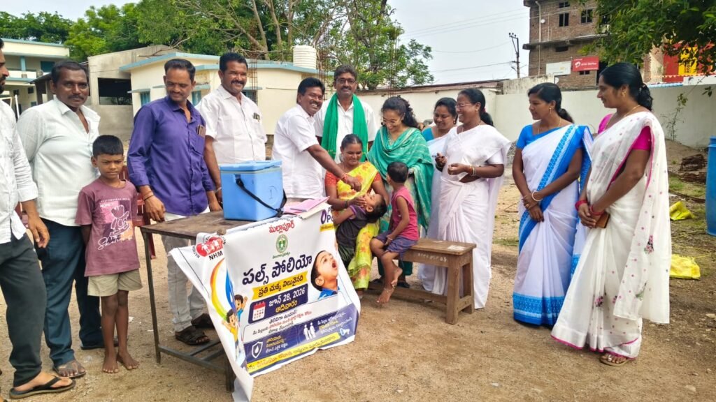 మల్లాపూర్ లో పల్స్ పోలియో కార్యక్రమం