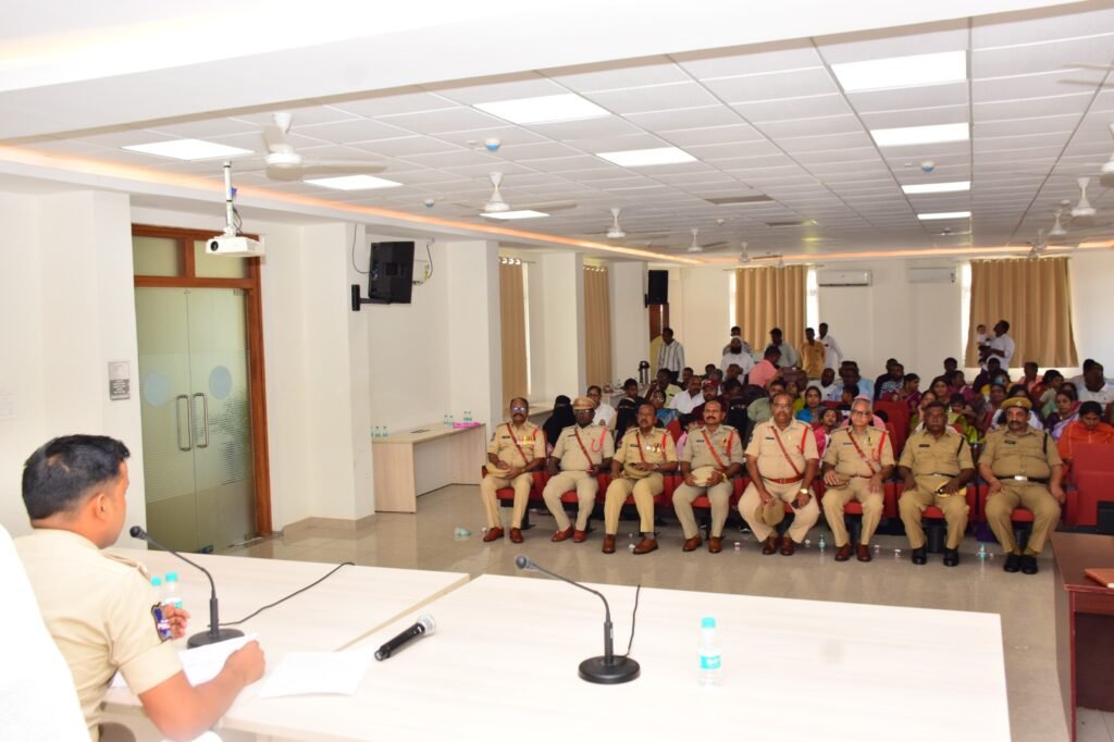 ఉద్యోగ విరమణ పొందిన పోలీసు అధికారులను ఘనంగా సన్మానించిన జిల్లా ఎస్పీ అశోక్ కుమార్