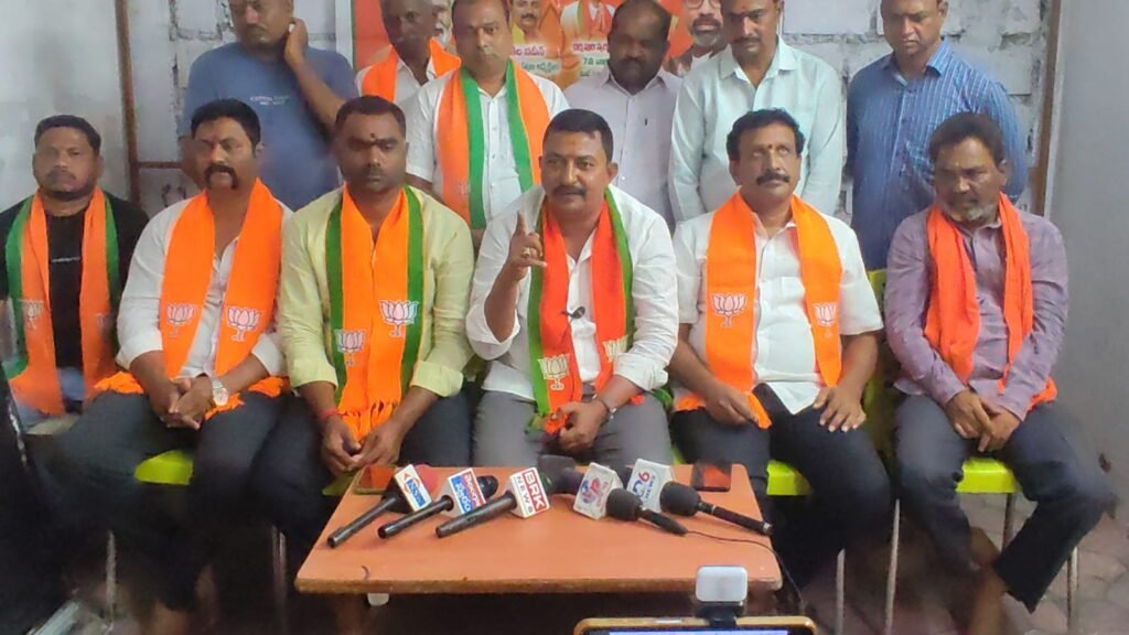 మెట్ పల్లి మున్సిపల్ ముట్టడిస్తాం
