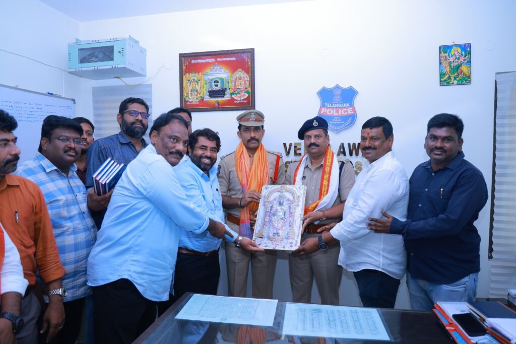 ప్రెస్‌క్లబ్‌ నూతన కమిటీకి డీఎస్పీ అభినందనలు