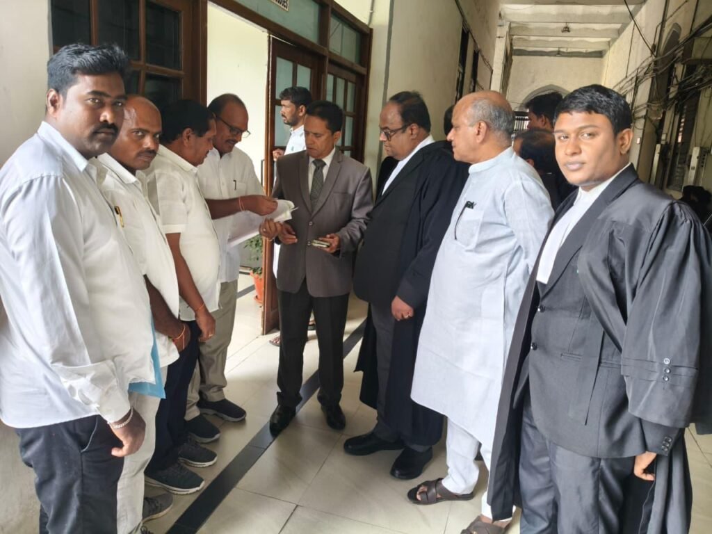 నూతన కోర్టు భవన నిర్మాణానికి వినతి పత్రం అందజేత