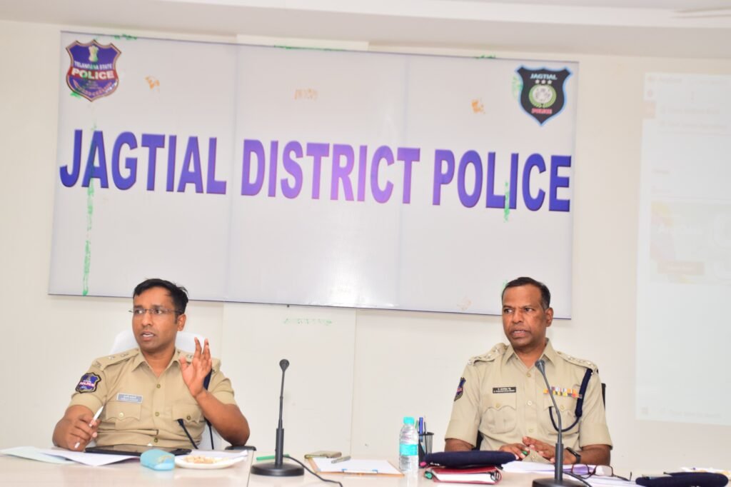 భారీ వర్షాల నేపథ్యంలో జిల్లా ప్రజలు అప్రమత్తంగా ఉండాలి